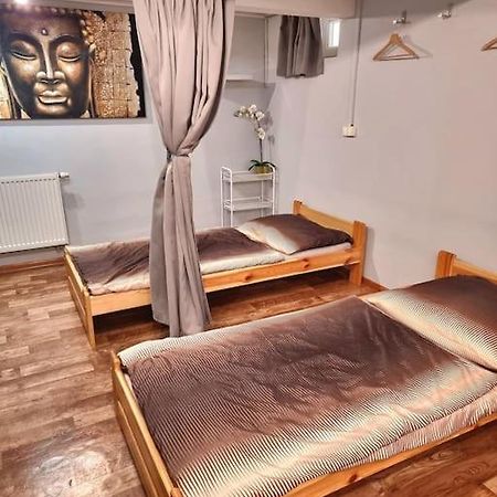 Simple Apartment Near Hockey & Football Arena Bratysława Zewnętrze zdjęcie